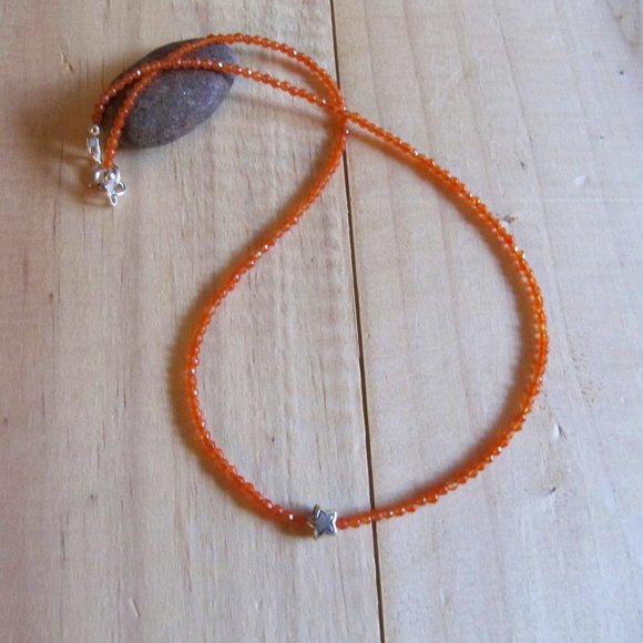 Carnelian necklace with a little sterling silver flower - Picture 4 of 4